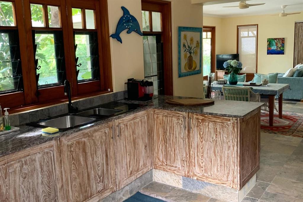 Beachfront Dolphin Cabin Oak Beach Екстериор снимка