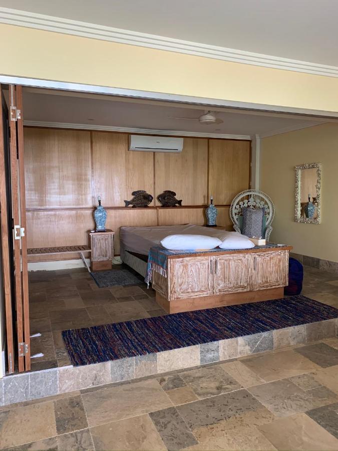 Beachfront Dolphin Cabin Oak Beach Екстериор снимка